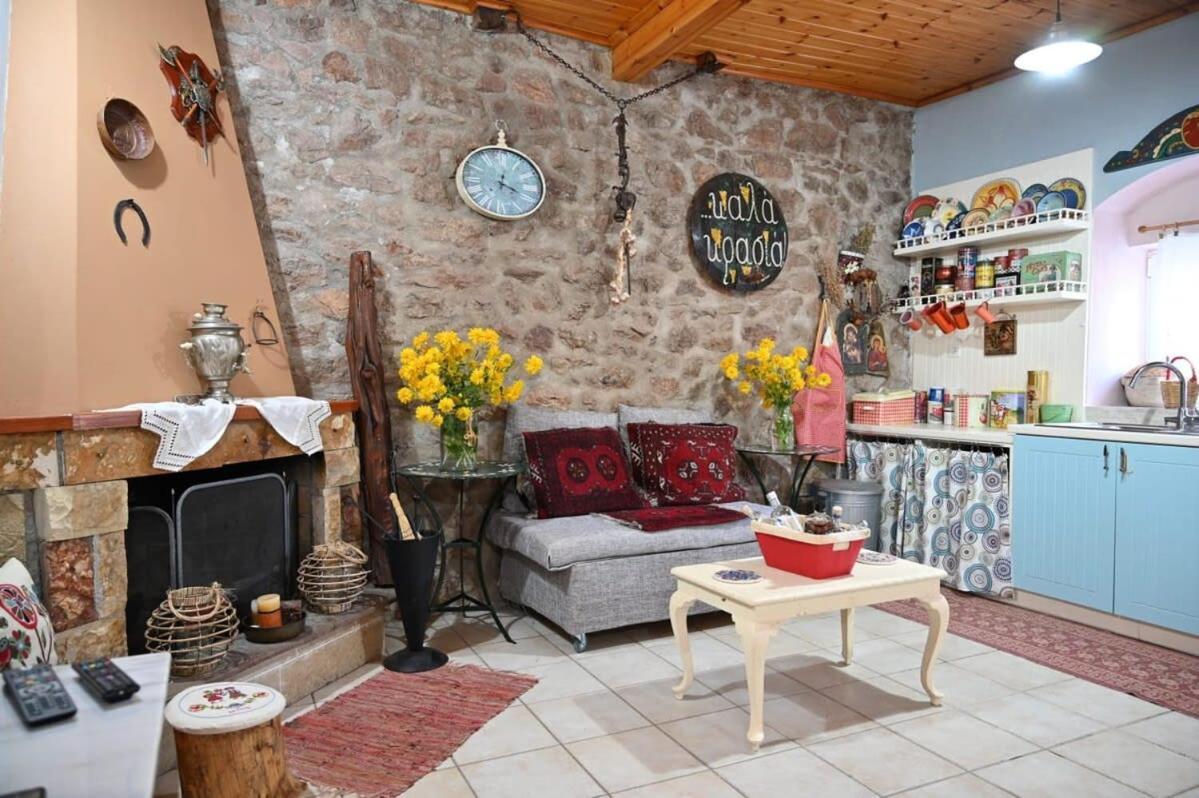 Kalavrita Winter Retreat - Homely Spacious Chalet Áno Vlasía Bagian luar foto