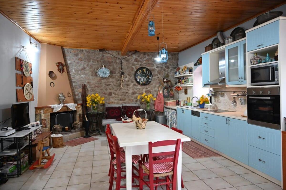 Kalavrita Winter Retreat - Homely Spacious Chalet Áno Vlasía Bagian luar foto