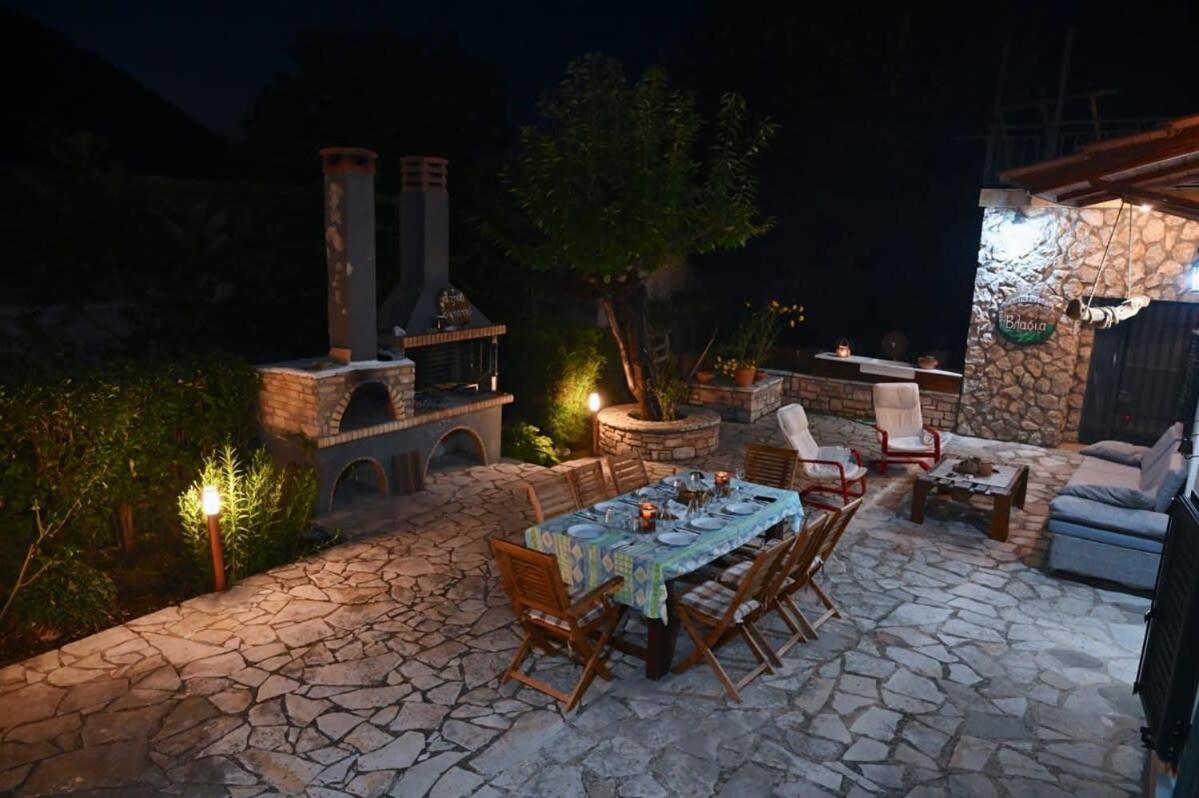Kalavrita Winter Retreat - Homely Spacious Chalet Áno Vlasía Bagian luar foto