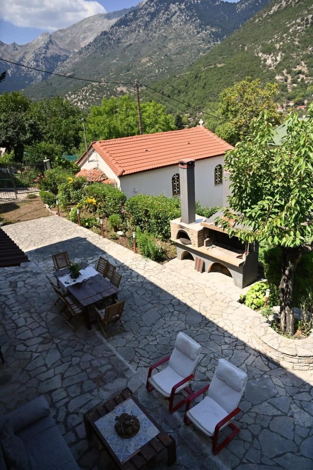 Kalavrita Winter Retreat - Homely Spacious Chalet Áno Vlasía Bagian luar foto